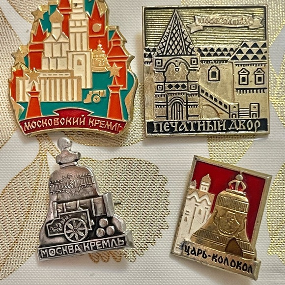 VTG Set / Lot Of 11 Soviet Pins Badges Moscow TSAR BELL Kremlin USSR - Picture 3 of 4